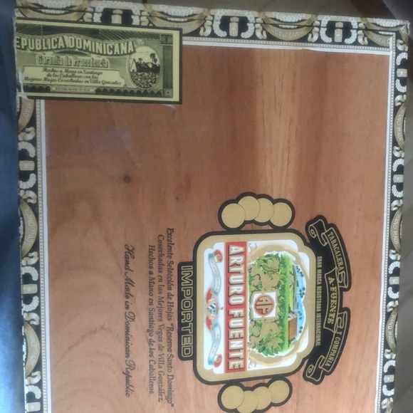 “Wanted” woman painted onto Arturo Fuente cigar box by hand. - Picture 9 of 10